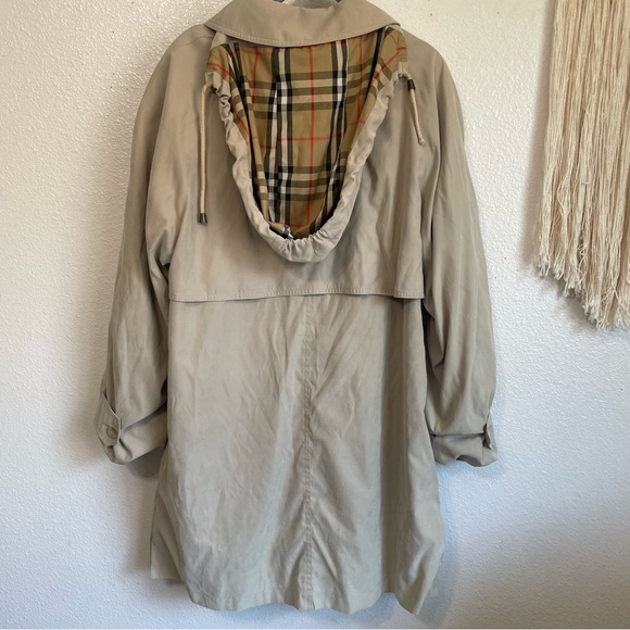 Vintage Burberry Khaki Trench Button Coat with Removable Hood Size Large (12) - Picture 10 of 15